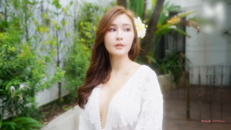 夏⽇美乳少妇的按摩体验（成人大尺度）-深夜剧场